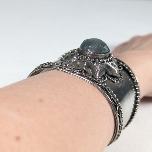 Chunky handmade cuff bracelet with green stone inset - Picture 8 of 8